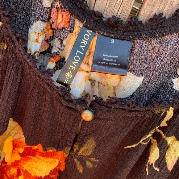 Size Small IVORY LOVE peek a boo shoulder blouse, with Crochet inlay. - Picture 2 of 6